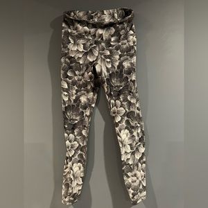 Athleta black and white leggings